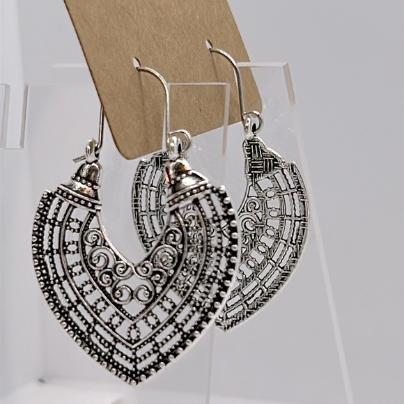 Vintage Boho Hollow Ancient U-Shaped Dangle Earrings - Picture 4 of 4